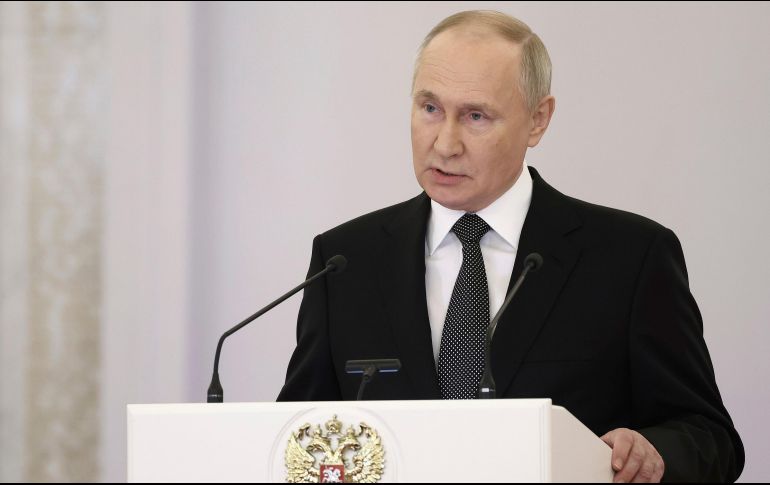 El 75.8 % de los rusos aprueba la gestión de Putin, quien legalmente tiene la posibilidad de seguir en el cargo hasta 2036. SPUTNIK/AP/V. Sharifulin