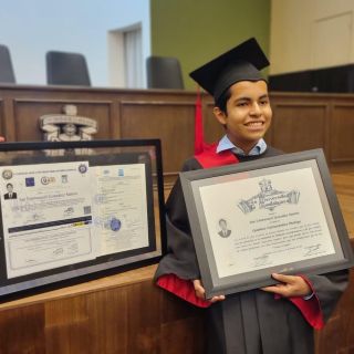 "Mi inspiración es CR7": Ian González, de 13 años, recibe su título como licenciado de UdeG