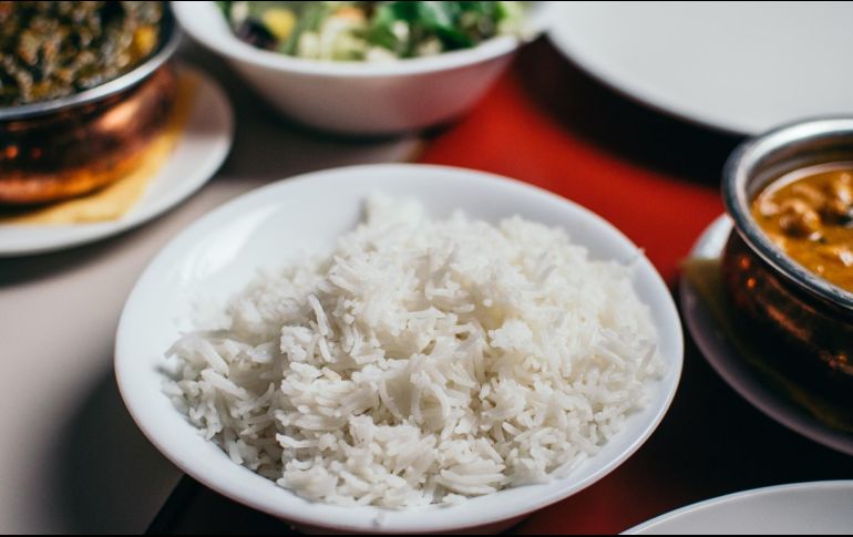 . Los alimentos con un alto IG, como es el caso del arroz blanco, causan un aumento rápido en los niveles de insulina y azúcar en sangre. Unsplash.