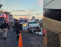 Saldo de una persona fallecida dejó un accidente entre un camión de pasajeros y una camioneta ocurrido esta mañana de sábado en la autopista Guadalajara a Colima. ESPECIAL