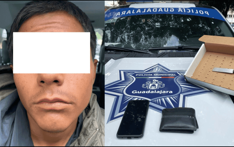 La presunta víctima se acercó a los uniformados y les señaló al sujeto por presuntamente haberle robado su celular y su cartera con un cuchillo. Cortesía Policía de Guadalajara.