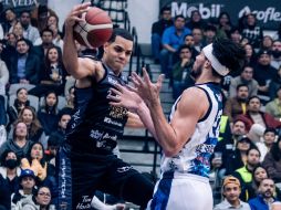 El equipo de Fuerza Regia se aprovechó de un bache que sufrieron los Astros en un juego que estaba siendo por demás competitivo. Ahora, los de Nuevo León lideran 2-1 en la Final. ESPECIAL/ @FuerzaRegia