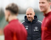 Erik Ten Hag necesita de un milagro para seguir en Champions. AFP/D. Staples