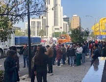 Las personas evacuaron en ciertas zonas de la CDMX al sucederse tres microsismos. EL UNIVERSAL / Archivo