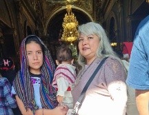 Esta familia forma parte de las aproximadamente cinco mil que asistieron al templo de la Virgen de Guadalupe en Guadalajara. EL INFORMADOR/J. DÍAZ