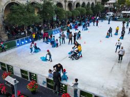 La pista de hielo estará instalada completamente al término de la primera quincena de diciembre. EL INFORMADOR/ ARCHIVO.