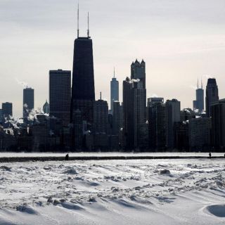 Chicago afronta una crisis humanitaria por llegada de miles de migrantes