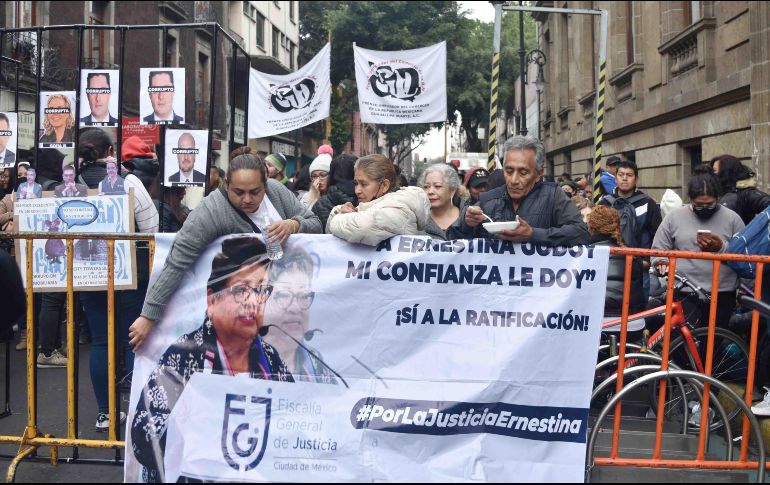 A la sede del Congreso capitalino acudieron manifestantes a favor de la fiscal Ernestina Godoy
