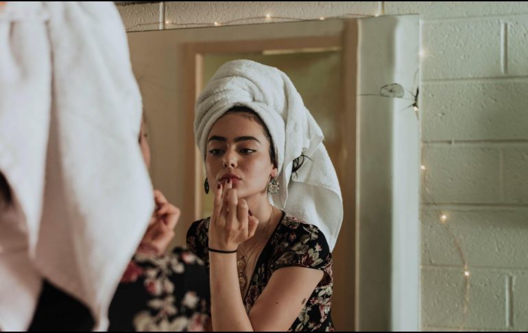 Agregar retinoide al cuidado de rutina diaria, es una forma de aumentar activamente las reservas de colágeno. Unsplash,