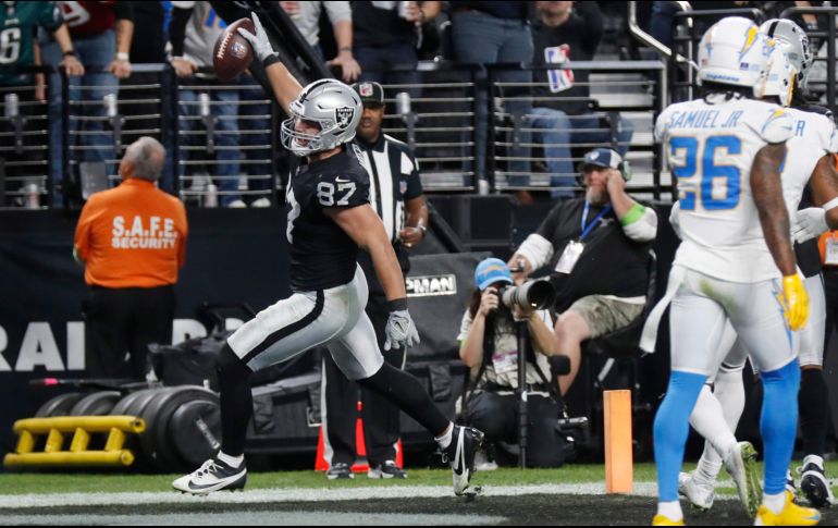 Michael Mayer, ala cerrada de Las Vegas, festeja al anotar. AP/S. Marcus