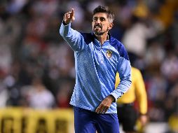 Poco antes del inicio de la primera final entre Tigres y América, surgió el rumor en las diferentes redes sociales sobre la posible salida del profe Pauno como entrenador de las Chivas. IMAGO7