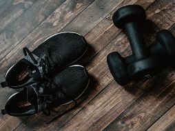 Debido al consumo de alimentos y bebidas altos en calorías en las celebraciones decembrinas, surgen preocupaciones en torno a mantener el peso corporal. ESPECIAL / Foto de Kelly Sikkema en Unsplash