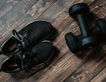 Debido al consumo de alimentos y bebidas altos en calorías en las celebraciones decembrinas, surgen preocupaciones en torno a mantener el peso corporal. ESPECIAL / Foto de Kelly Sikkema en Unsplash