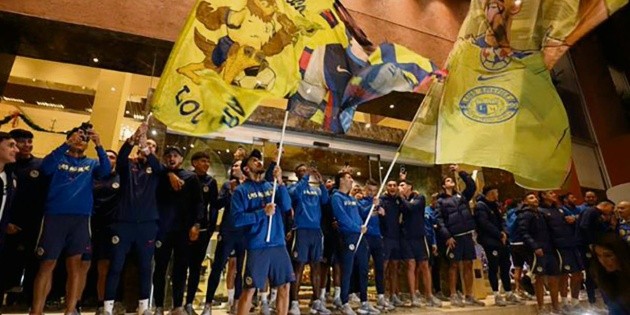 Am&eacute;rica vs. Tigres: Llevan serenata al hotel del &ldquo;Ave&rdquo;