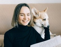 La opción de llevar a tus mascotas al trabajo es real en este país de Europa. ESPECIAL / Nataliya Vaitkevich/ Pexels