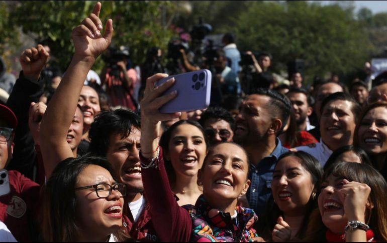 La precandidata pidió a los jóvenes que forman parte de su equipo 
