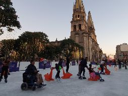 Esta pista de hielo, cuyo acceso es gratuito, estará abierta hasta el próximo 07 de enero. ESPECIAL/D. Luévanos.
