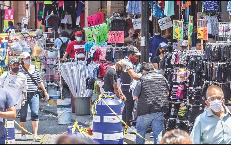 En otras palabras, por cada 100 pesos del PIB del país, las y los ocupados formales generaron 76 pesos y quienes están en la informalidad, 24 pesos. SUN / ARCHIVO