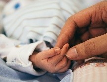 Hay afortunados que en este tiempo reciben la llegada de un bebé. UNSPLASH/Aditya Romansa