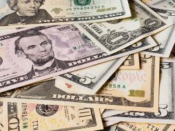 El peso mexicano se cotiza en los mercados internacionales alrededor de los 17.12 pesos por dólar. Foto de Alexander Schimmeck en Unsplash