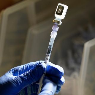 Farmacias Benavides tiene disponible la vacuna Moderna contra Covid-19