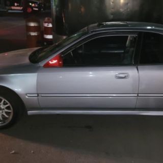 Sorprenden a tres jóvenes con un arma a bordo de un vehículo en Guadalajara