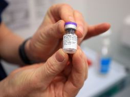 Los laboratorios autorizados para comercializar la vacuna en México son Pfizer y Moderna. AFP/L.  Parnaby