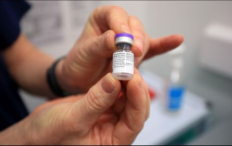Los laboratorios autorizados para comercializar la vacuna en México son Pfizer y Moderna. AFP/L.  Parnaby