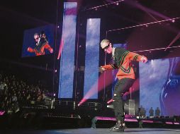 La voz del cantante fue utilizada para crear una nueva versión del villancico, a través de la IA. AFP