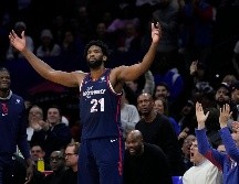 Joel Embiid acumula 12 juegos en fila con al menos 30 unidades. AP/M. Slocum