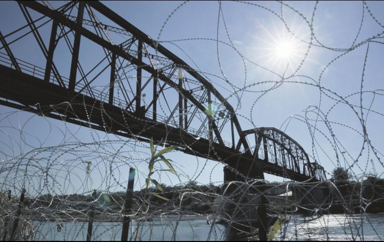 Vista del puente del ferrocarril internacional Union Pacific. AP