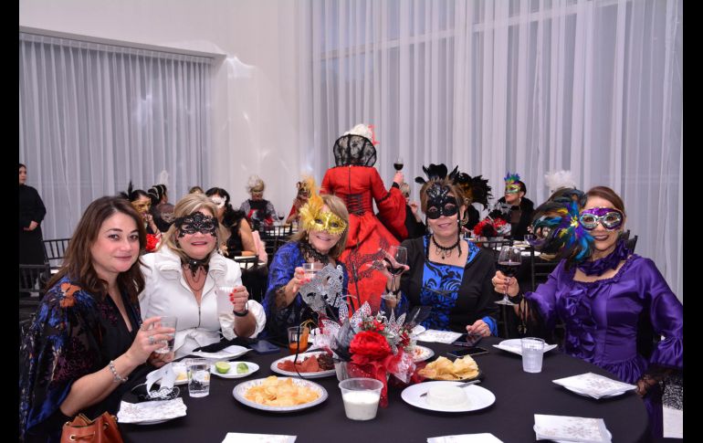 Gina Zannie, Silvia Zannie, Gaby Bracamontes, Beatriz Hermosillo y Martha  Ladrón de Guevara. GENTE BIEN JALISCO/ Marifer Rached