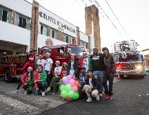 Unos 500 juguetes, además de ropa, cobijas y abrigos, fueron llevados a través de las unidades de Protección Civil que llegaron adornadas y acompañados de algunos superhéroes como Spider Man y Capitán América. EL INFORMADOR / H. Figueroa