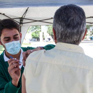 Jalisco buscará adquirir vacunas anticovid con aval de OMS