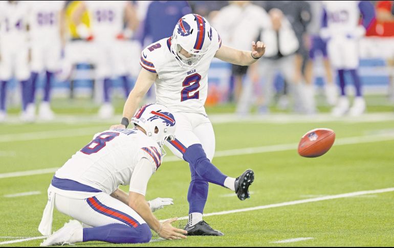Tyler Bass (#2) anotó el gol de campo del triunfo con menos de un minuto en el reloj. AFP/K. Djansezian
