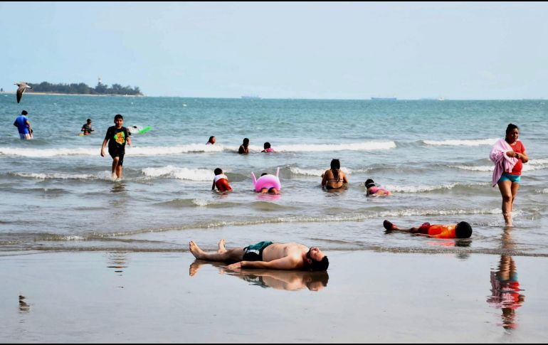 Los mexicanos suelen visitar las playas durante diciembre. SUN/ ARCHIVO
