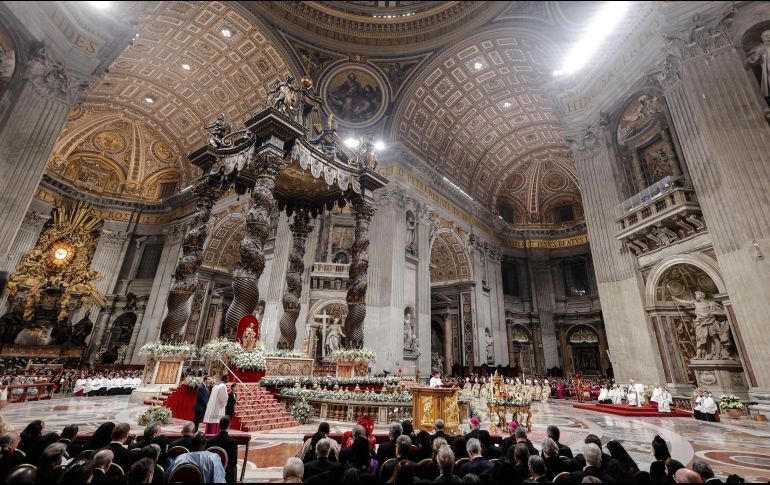 Francisco criticaba, como ya hizo durante el rezo del ángelus durante la mañana, la idea de una fiesta de Navidad que ha caído solo en el consumismo. EFE  / G. Lami
