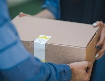 Si tus regalos de Navidad no amanecen este lunes en el arbolito, probablemente no sea porque te hayas portado mal, sino por los retrasos en las paqueterías. Unsplash.