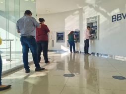 Para los clientes que deseen hacer un trámite de urgencia, los cajeros automáticos de todos los bancos en cualquier sucursal permanecerán abiertos las 24 horas. EL INFORMADOR / ARCHIVO