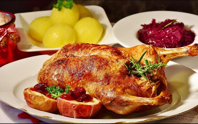 Llegó la temporada de recalentar. El pavo relleno, los romeritos, el bacalao, la pierna horneada... Todo adquiere un sabor aún más delicioso al día siguiente de probarlo por primera vez. Pixabay