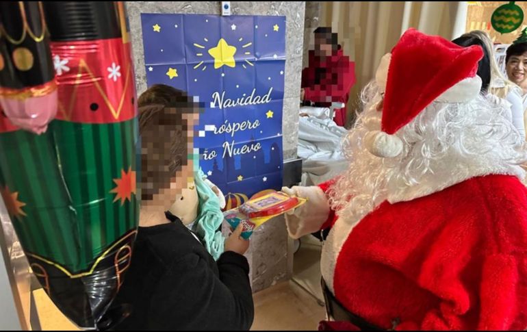 Santa Claus visitó a pacientes del Hospital General Regional (HGR) No. 46 del Instituto Mexicano del Seguro Social. ESPECIAL.