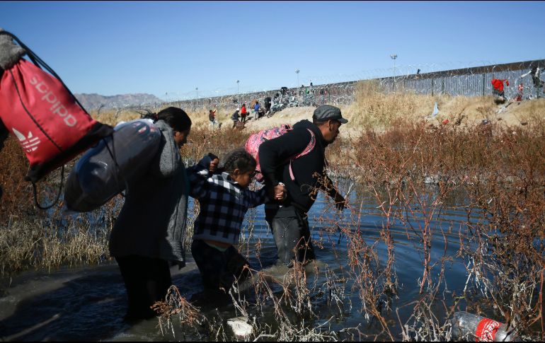 El campamento llegó a albergar hasta mil 500 migrantes, pero muchas tiendas fueron desalojadas en los últimos meses mientras los migrantes vadeaban el río para llegar a Estados Unidos. AP/C. Chávez