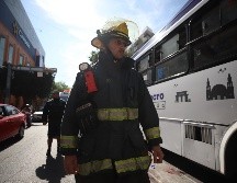 Con una amputación parcial y exposición de masa encefálica resultó una mujer, luego de ser atropellada por el conductor de una unidad del Macrobús, a la altura de Avenida Juárez, en Guadalajara. ESPECIAL / Protección Civil