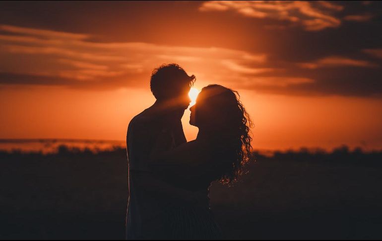  En el mes de enero de 2024, ciertos signos podrían experimentar influencias astrológicas que favorezcan sus relaciones amorosas. Pexels