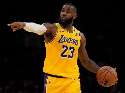 LeBron James consiguió anoche 17 puntos y 11 asistencias en 25 minutos en pista. AP
