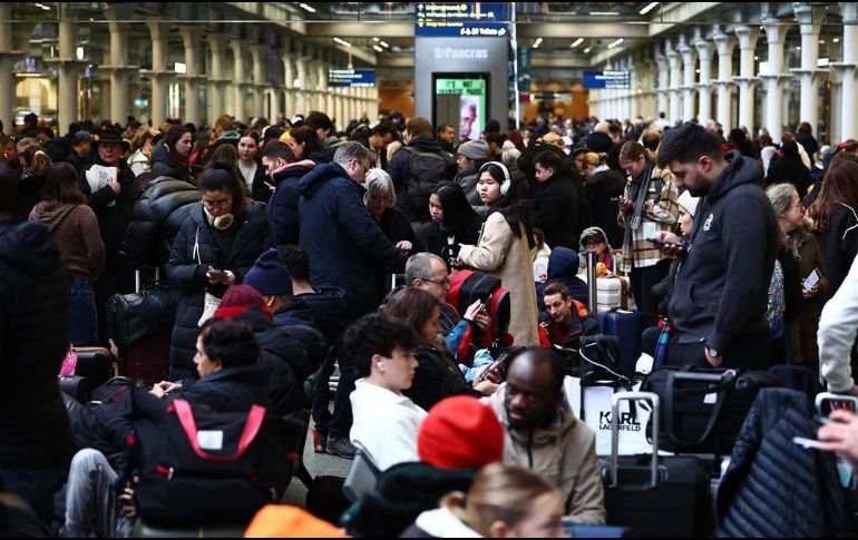El problema está en la línea que va desde St. Pancras International hasta Ebbsfleet en Kent, y más allá hasta Ashford. ESPECIAL / AFP