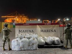 Los uniformados aseguraron en operaciones portuarias y aeroportuarias 48.147 toneladas de cocaína en la mar. ESPECIAL/ 
