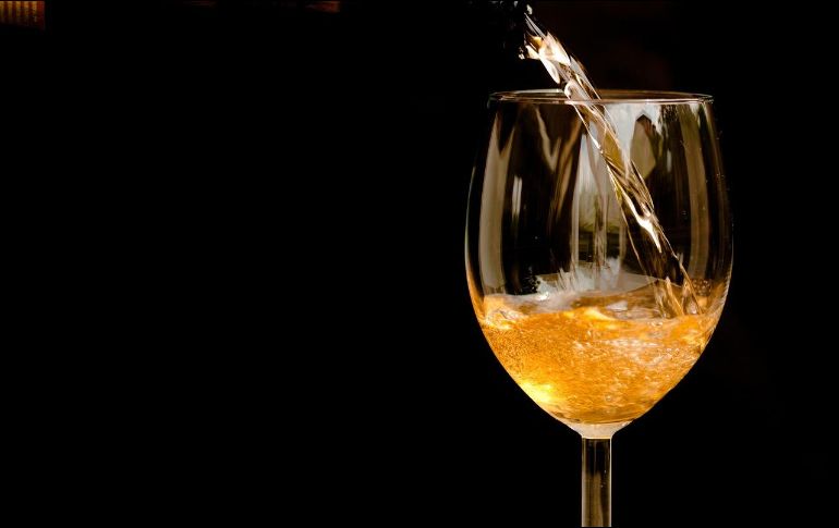 La sidra se bebe al igual que el vino, es decir, mediante un proceso de escanciado. Pixabay