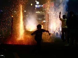 La Dirección de Medio Ambiente y Ecología advirtió que niños con autismo, así como mascotas, son más vulnerables al ruido y contaminación de explosivos. EFE