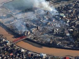 También se produjo un incendio que ha afectado a más de 200 estructuras y que persiste en algunas zonas. EFE
